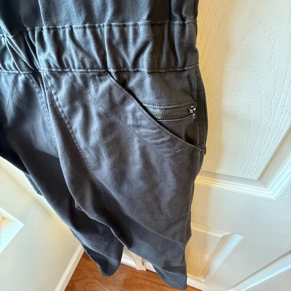 Duluth trading jumpsuit. - Picture 5 of 11